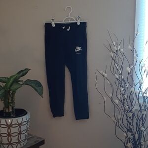 Nike pocket capri joggers